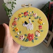 Cute cat embroidery. Embroider, and Textile Design project by Iryna Adamova - 11.17.2023