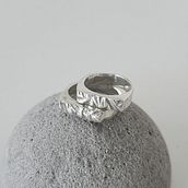 Meu projeto do curso:  Introdução ao design de joias autorais em metal. Accessor, Design, Jewelr, Design, and Fashion Design project by Mari Medeiros - 11.19.2023