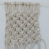 Meu projeto do curso: Repertório de nós de macramê. Accessor, Design, Arts, Crafts, Fiber Arts, Macramé, and Textile Design project by Taína Alves de Melo - 11.21.2023