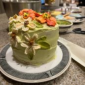 My project for course: Cake Design: Easy Buttercream Flowers with a Palette Knife. Projekt z dziedziny DIY, Kompoz i cje kwiatowe i botaniczne użytkownika kim.collingwoo - 26.11.2023