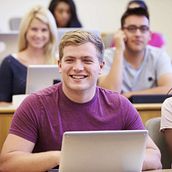  Flexibilität und Karriereentwicklung: Ein Fernstudium auf Master. Un progetto di Educazione di serviceva922 - 27.11.2023