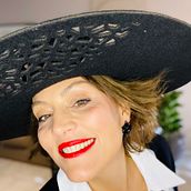 Sombreros y boinas bordadas .  project by Fer Barr - 12.02.2023