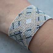 Mi proyecto del curso: Diseño de accesorios con cuentas: teje patrones elegantes. Accessor, Design, Arts, Crafts, Jewelr, Design, and Fiber Arts project by Rebeca Moya Lasheras - 12.04.2023