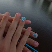Mi proyecto del curso: Introducción al nail art. Een project van  Ontwerp, Traditionele illustratie, Schilderij, Patroonontwerp y Decoratief schilderen van estefaniarecalde1 - 03.12.2023