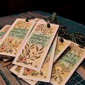 Segnalibri natalizi ad acquarello . Un progetto di Artigianato, Pittura ad acquerello, Lettering, H, lettering, Illustrazione tradizionale e Scrittura creativa di Arianna Heinen - 10.12.2023