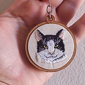 Meu projeto do curso: Minibordado realista de pet. Design de joias, Bordado, e Design têxtil projeto de jaqueczvix - 11.12.2023