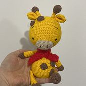 Mi proyecto del curso: Rafa la Jirafa . Arte și meșteșuguri, Design de jucării, Croșetat, Amigurumi și Design textil de Mariapaula Fernandez - 12.12.2023