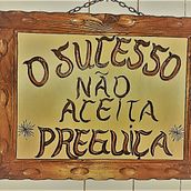 Meu projeto do curso: Lettering popular brasileiro. Een project van  Ontwerp, T, pografie, Kalligrafie, T y pografisch ontwerp van Adriana Ferreira - 10.12.2023