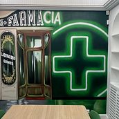 Decoración en Farmacias. Street Art project by Kike García - 12.15.2023