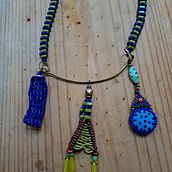 Bead adornments designed and made by Pearl Red Moon . Seni, Kerajinan, Desain Aksesori, Desain Perhiasan, Dekorasi, Seni Serat, Dan Desain proyek oleh Pearl Moon - 12.18.2023