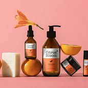 Proyecto diseño de etiquetas para nueva línea de cosmética natural. Un proyecto de Diseño y Packaging de Micaela Castillo Legarreta - 20.12.2023
