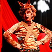 Figurino da Peça Cordel da Chapeuzinho e o Lobo. Design de vestuário, Gestão de design, Criatividade, e Design projeto de Cintia Santos Almeida - 23.12.2023