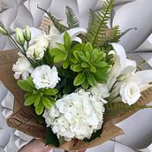 Gratidão ao professor Alex pelos seus ensinamentos, esses são meus buquês que representam a parte pratica do que estudei no curso!. Un projet de Design  , et Art floral et végétal de taiane_mmai - 24.12.2023