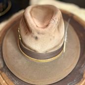 Mi proyecto del curso: Confección de sombreros modernos Ein Projekt aus dem Bereich Erweiterungsentwicklung, Modedesign, Weben und Nadelfilzen von Sandra Mello - 26.12.2023