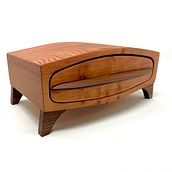 Jewelry box from reclaimed redwood timber. Un progetto di Artigianato, Product design e Falegnameria  di MARK WRONSKI - 10.04.2023