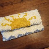 My project for course: Punch Needle Techniques for Custom Accessories. Un projet de Artisanat, Broderie, Art textile, DIY, Punch needle , et Design textile de rosalbanita - 31.12.2023