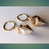 My project for course: Paper Jewelry-Making with Origami Techniques. Accessor, Design, Arts, Crafts, Jewelr, Design, Paper Craft, Fashion Design, and DIY project by Jei See Tai - 12.29.2023