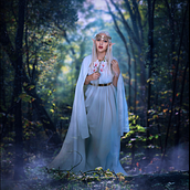Elfa en el bosque. Photograph, Photograph, Post-production, VFX, Photo Retouching, Fine-Art Photograph, Photographic Composition, and Photomontage project by Marina J. Cervetto - 01.04.2024