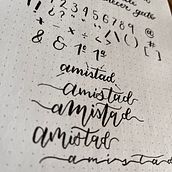 Mi proyecto del curso: Lettering en pequeño formato. Un proyecto de Ilustración tradicional, Lettering, H y lettering de Francisca Medina Pérez - 03.01.2024