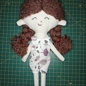 Mi proyecto del curso: Muñecos de tela: diseño, costura y creación de contenido. Un projet de Artisanat, Conception de jouets, Réseaux sociaux, Photographie smartphone, Photographie de produits, Couture, Photographie pour Instagram , et Confection de patrons et vêtements de airincrochet - 04.01.2024