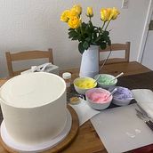 Mi proyecto del curso:  Cake design: flores de crema de mantequilla con espátula. Un proyecto de DIY, Diseño floral y vegetal de Zuyen Carralero - 09.01.2024