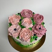 Mi proyecto del curso: Flores de crema de mantequilla para cake design. Design, and DIY project by Monica Jimenez - 01.10.2024