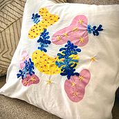 Mein Abschlussprojekt für den Kurs: Stick- und Textilmalerei für Anfänger . Pictura, Design de model, Broderie, DIY, Upc, cling și Design textil de Jolanda Studinger - 01.11.2024