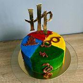 Harry Potter House's Cake. Arts, Crafts, Mobile Photograph, Product Photograph, and Sculpture project by zuzanna_tredewicz - 01.11.2024