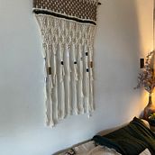 Mi proyecto del curso: Introducción al macramé: creación de un tapiz decorativo . % Sabrina Acosta tarafından hazırlanan Aksesuar Tasarımı, Sanat ve El Sanatları, İç Tasarım, Dekoras, on, El, af Sanatları, Makrome, Ve Tekstil Tasarımı projesi - 01.16.2024