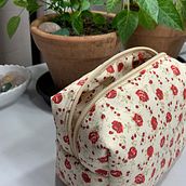 pouch bag | necessaire . Arts, Crafts, Accessor, Design, and Sewing project by Júlia Muller - 01.10.2024
