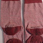 My project for course: Visible Mending: Colorful Knitwear Repair. Un progetto di Fashion design, Ricamo, Cucito, Fiber Art, Upc, cling, Tessitura e Textile Design di Michelle Burgos Almada - 17.01.2023