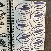 My project for course: Sketchbooking with Handmade Stamps. Un progetto di Illustrazione tradizionale, Pattern design, Stampa, Sketchbook e Incisione di julielongo4 - 22.01.2024
