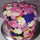 Mi proyecto del curso: Flores de crema de mantequilla para cake design. Design, and DIY project by Neyre Parente - 01.22.2024