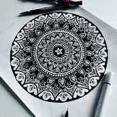Mój projekt z kursu: Sztuka rysowania mandali: twórz geometryczne wzory. Un progetto di Disegno e Illustrazione con inchiostro di gosiajuraszek - 01.02.2024
