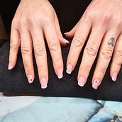 Mi proyecto del curso: Introducción al nail art. Projekt z dziedziny Design, Trad, c, jna ilustracja,  Malarstwo, Pattern design, Malarstwo dekorac i jne użytkownika Coven Nails Medina Palma - 27.02.2024