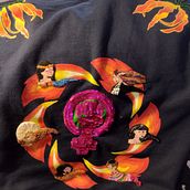 Mi proyecto del curso: Diseño de moda: pintura y bordado sobre prendas. Un progetto di Pittura, Fashion design, Ricamo, DIY, Upc, cling e Textile Design di Maria Jose Alarcon Biagetti - 03.01.2023