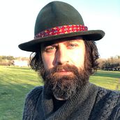Il mio progetto: Primo cappello Rebelòt Ein Projekt aus dem Bereich Erweiterungsentwicklung, Modedesign, Weben und Nadelfilzen von n_mazzadepiccioli - 03.02.2024