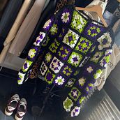 Il mio progetto del corso: Quadrati all'uncinetto: crea un maglione tutto tuo. Fashion Design, Fiber Arts, DIY, Crochet, and Textile Design project by vanessa_paulis - 01.11.2024