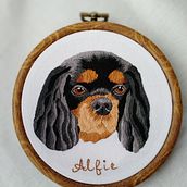 My project for course: Embroidered Pet Portraits: The Thread Painting Technique . Broderie, Ilustrație naturalistă și Design textil de Carol Price - 01.30.2024