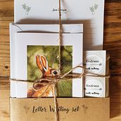 My project for course: Illustrated Stationery: A Guide to Sell and Market Your Art. Un proyecto de Ilustración tradicional, Br, ing e Identidad, Consultoría creativa, Gestión del diseño, Marketing, Dibujo, Ilustración digital, Gestión del Portafolio, Dibujo realista, Pintura digital, Ilustración naturalista				, Estrategia de marca						, Gestión y productividad							 de Hannah Priest - 07.02.2024
