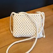 Meu projeto do curso: Design e criação de bolsas em macramê. Design, Accessor, Design, Arts, Crafts, Sewing, Fiber Arts, Macramé, and Textile Design project by Greyce Vinícia Da Costa - 01.29.2024