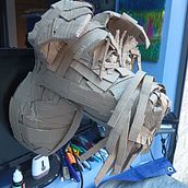 My project for course: Cardboard Sculptures for Beginners. Un progetto di Character design, Artigianato, Belle arti e Scultura di Fiona Stevens - 10.02.2024