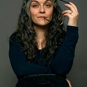 My project for course: Professional Lighting for Studio Photography. Photograph, Portrait Photograph, Photographic Lighting, Studio Photograph, and Digital Photograph project by Maura Trice - 02.10.2024