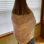 More Simple Lines Shawl by Maanel on Ravelry. Tricô projeto de Beth Hopkins - 15.02.2024