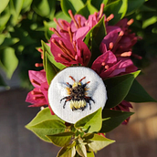 Abejorrito feliz. Bordado projeto de Leidy Vanessa Vallejo Sanchez - 16.02.2024