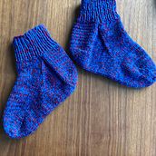 My project for course: Introduction to Colorwork Sock Knitting. Accessor, Design, Fashion Design, Fiber Arts, Knitting, and Textile Design project by Marni MacLeod - 02.18.2024