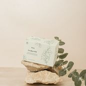 Branding & Packaging for a Tea Brand. Un proyecto de Br, ing e Identidad, Dirección de arte, Diseño gráfico, Packaging y Fotografía de Lucianna Sanchez - 19.02.2024