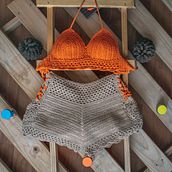 Conjunto a crochet de top con short en colores veraniego. Artesanato, Design de vestuário, e Crochê projeto de Geraldine Villafañe - 20.02.2024