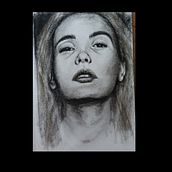 Mi proyecto del curso: Retrato artístico al carboncillo: creando atmósferas. Un progetto di Illustrazione tradizionale, Belle arti, Disegno, Disegno di ritratti, Disegno realistico e Disegno artistico di Patricia Melo - 22.02.2024