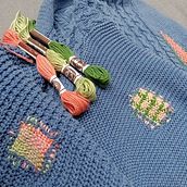 Upcycled cotton sweater. Un projet de St, lisme, Broderie, Couture, Art textile, Upc, cling, Tissage , et Design textile de Anna Komorowska - 22.02.2024